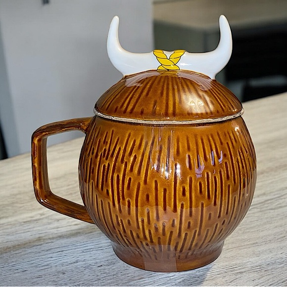 🏰 - Disney Parks Exclusive - Moana - Kakamora Ceramic Mug with Lid - Picture 2 of 3